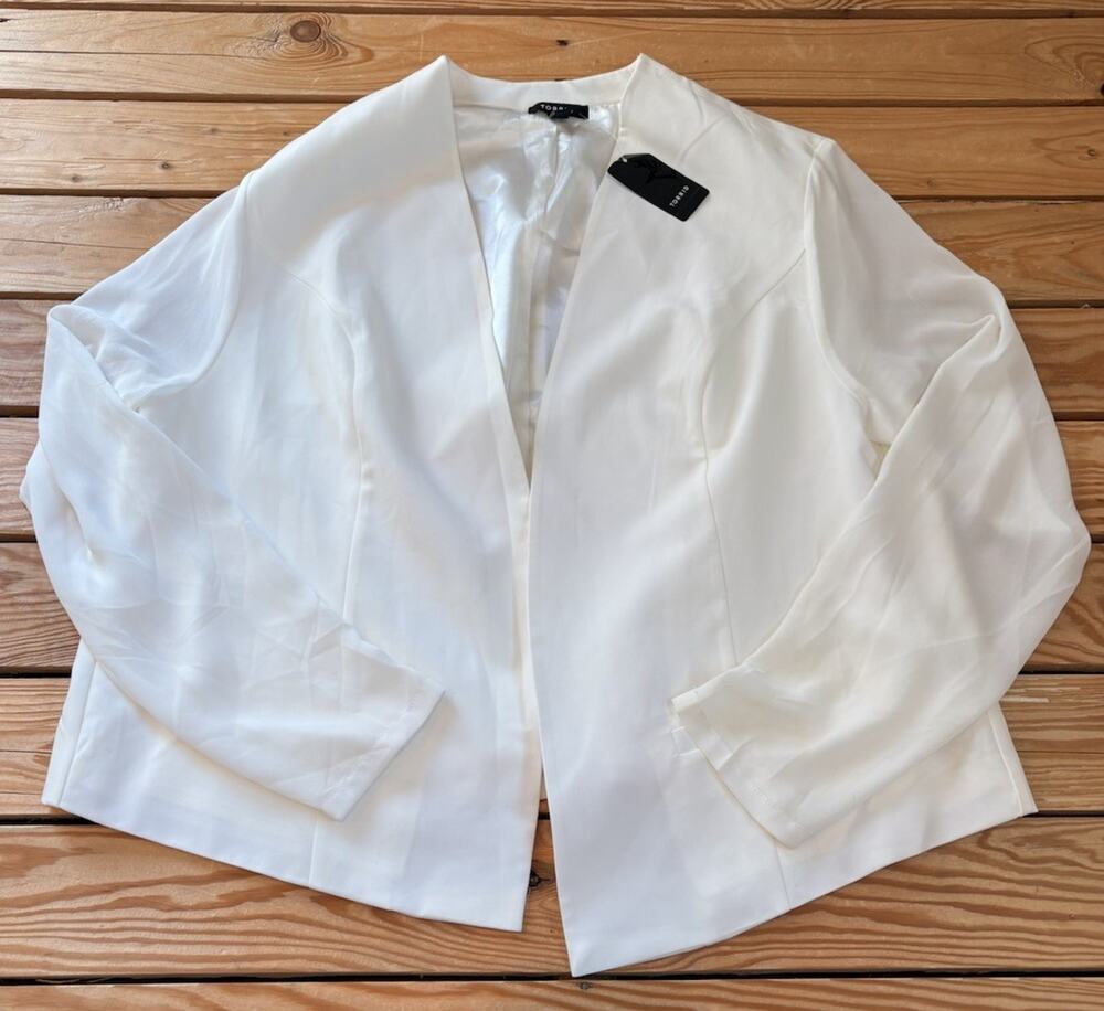 Torrid NWT $58.50 Women’s Open front blazer size 3 White T6